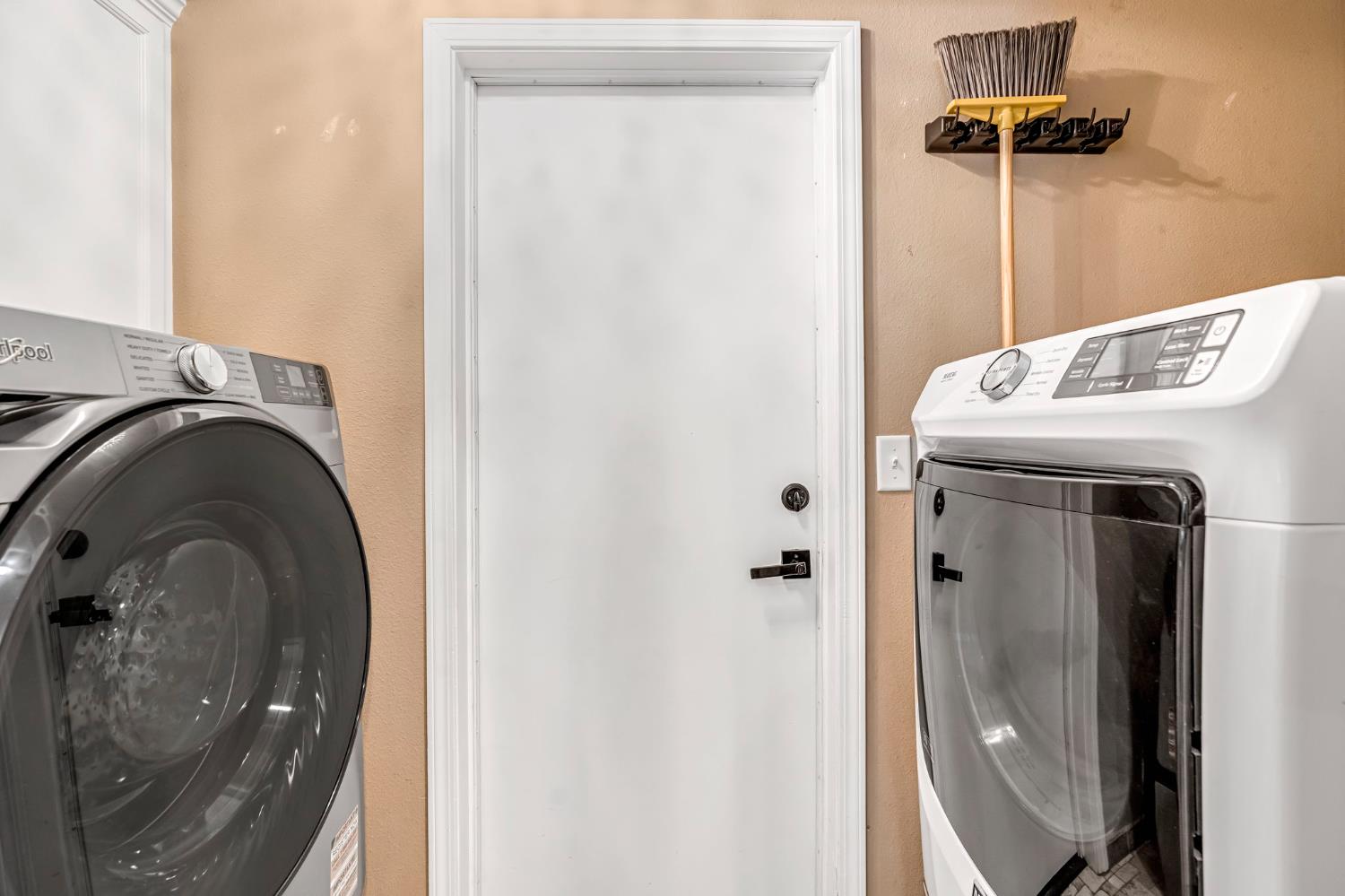 2361 Cromwell Ave, Clovis, CA 93611