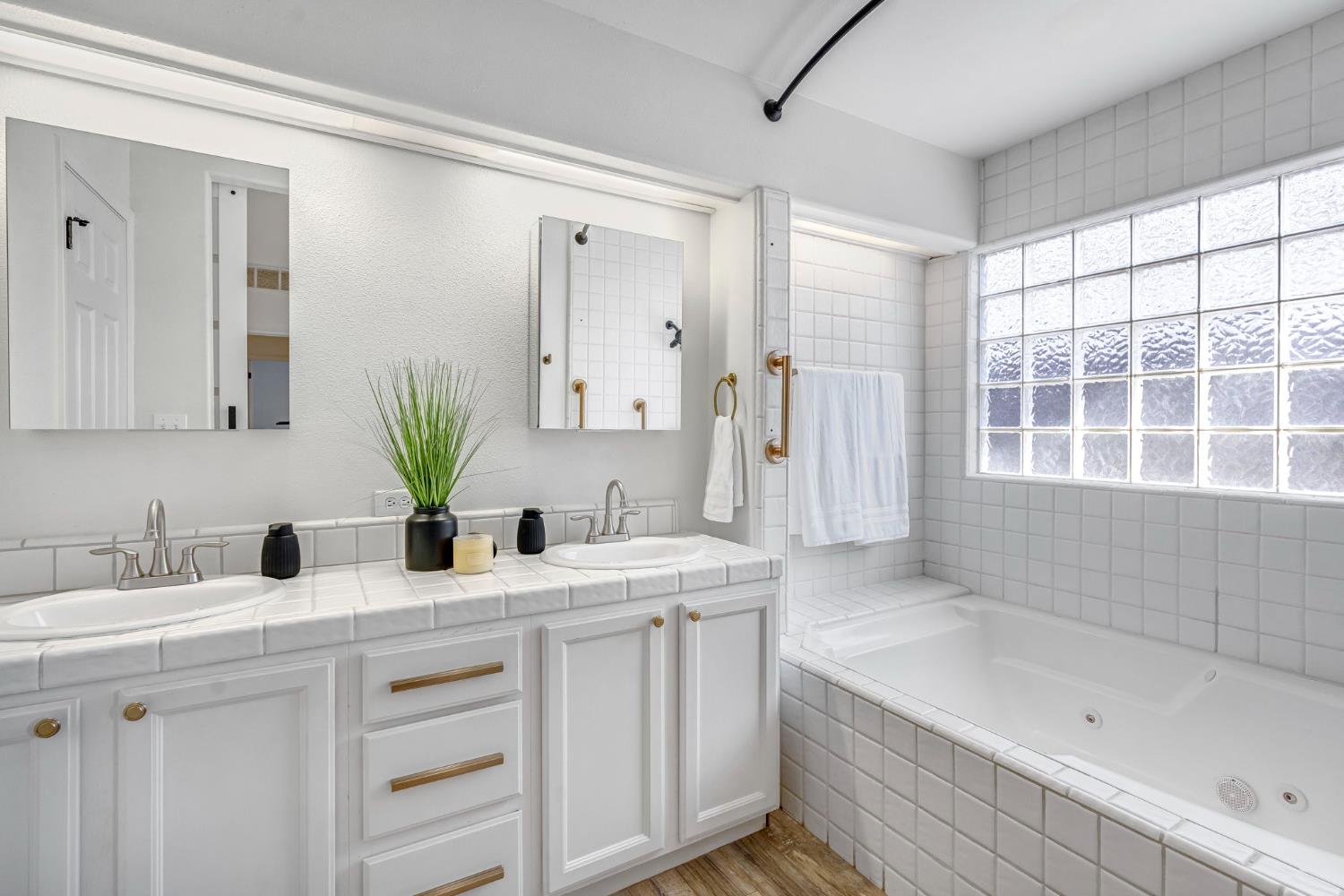 2361 Cromwell Ave, Clovis, CA 93611