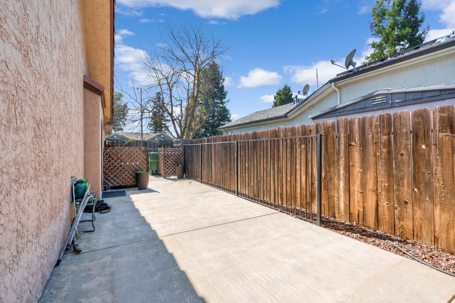 2361 Cromwell Ave, Clovis, CA 93611