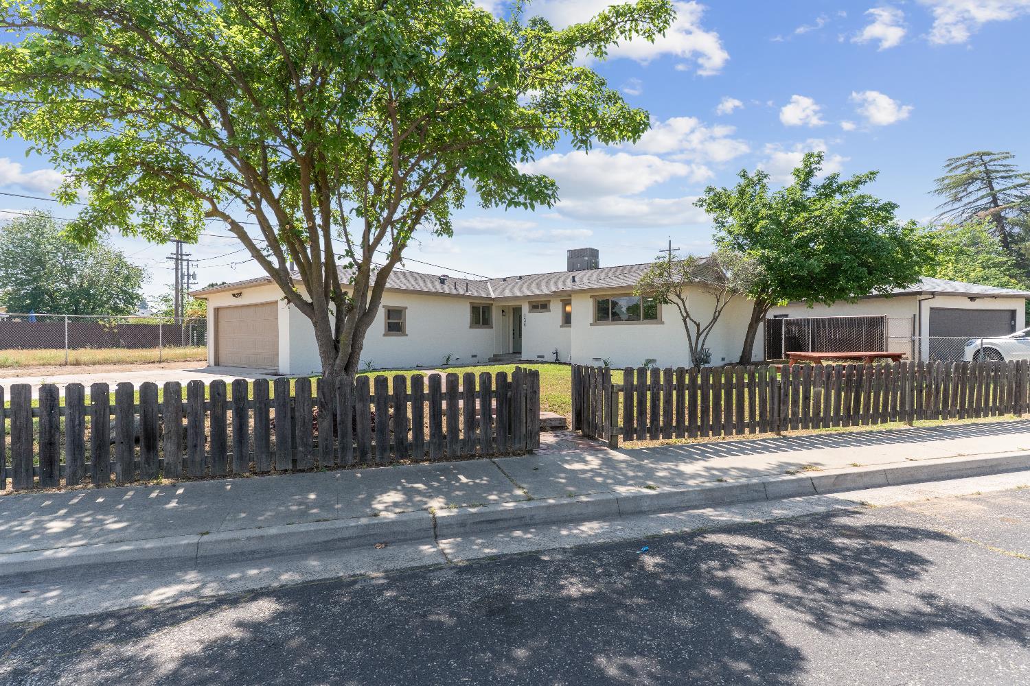 134 10th St, Clovis, CA 93612