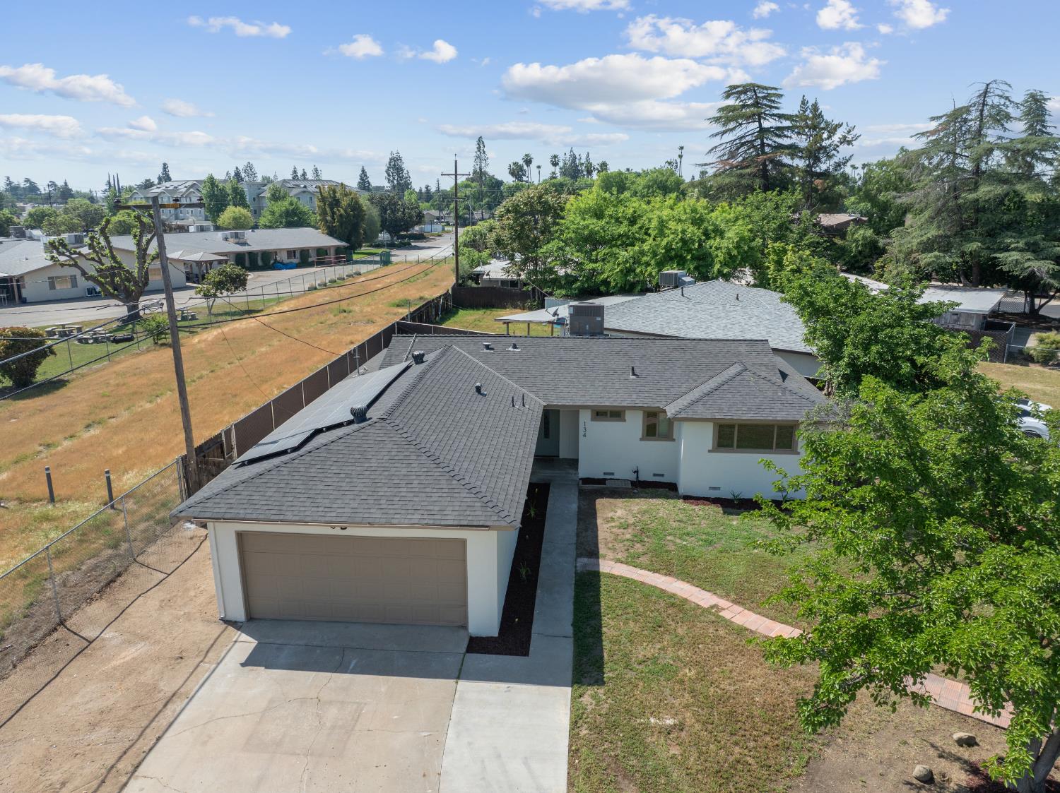 134 10th St, Clovis, CA 93612