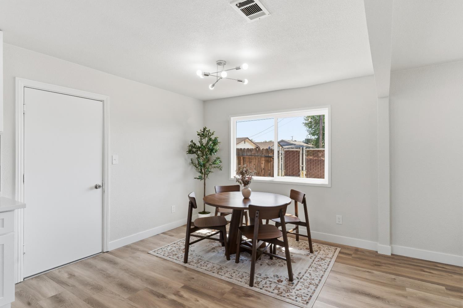 134 10th St, Clovis, CA 93612