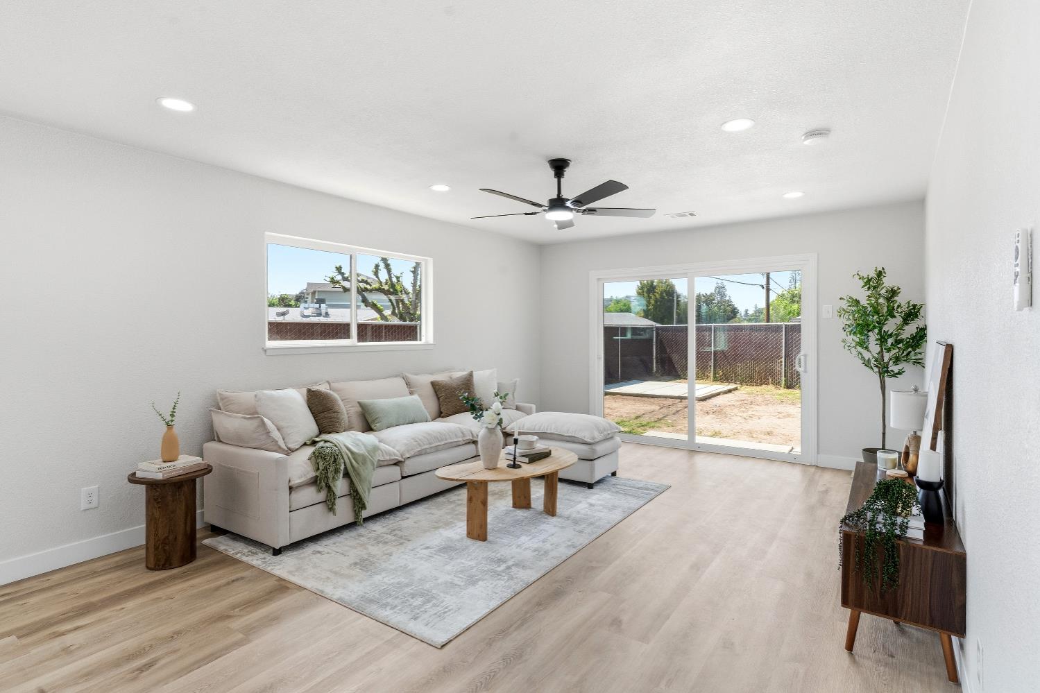 134 10th St, Clovis, CA 93612