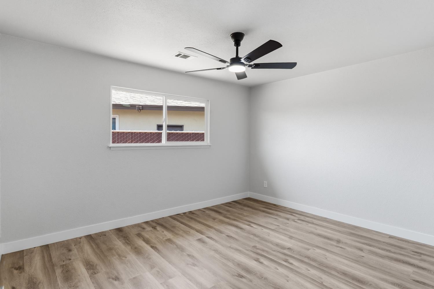 134 10th St, Clovis, CA 93612