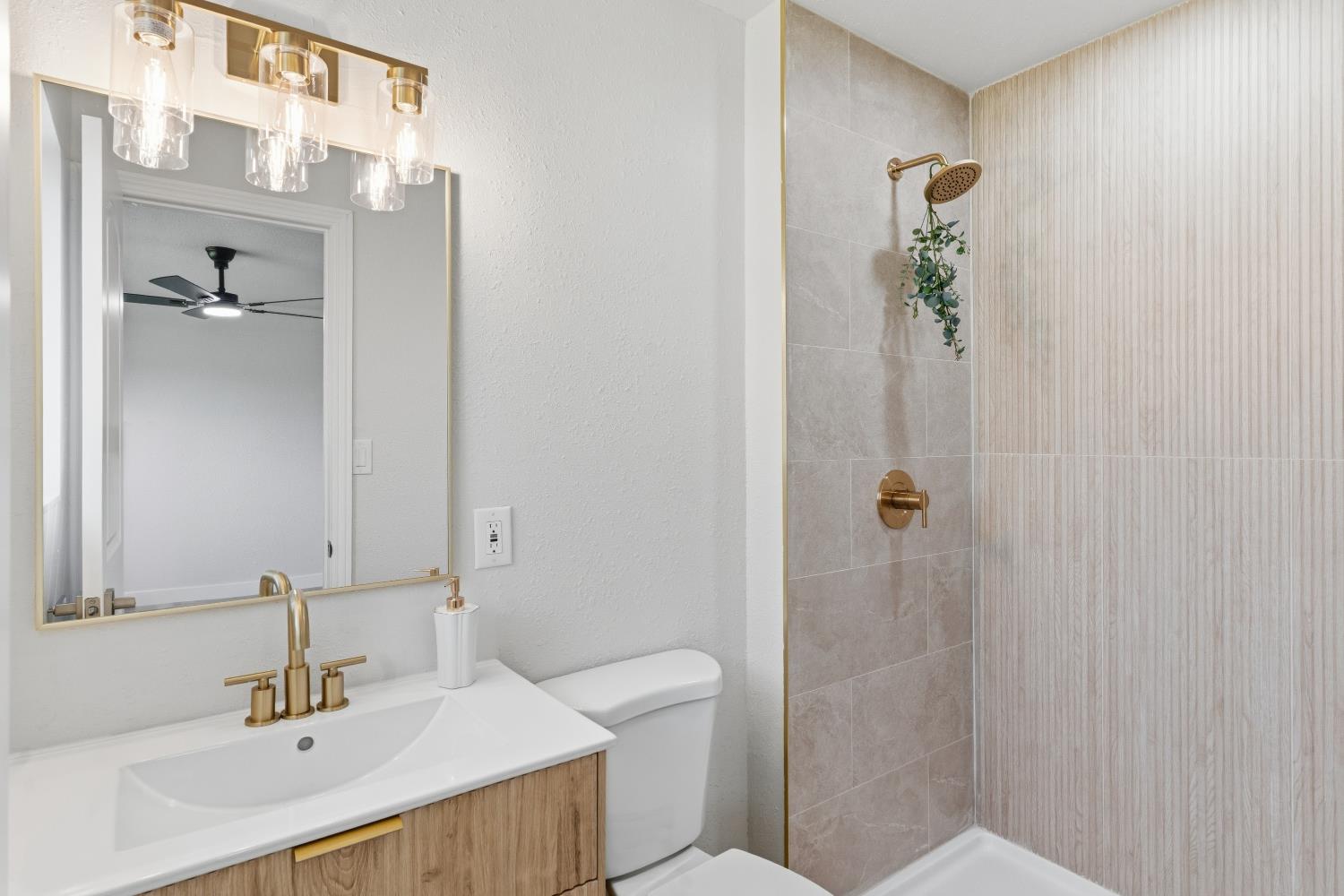 134 10th St, Clovis, CA 93612