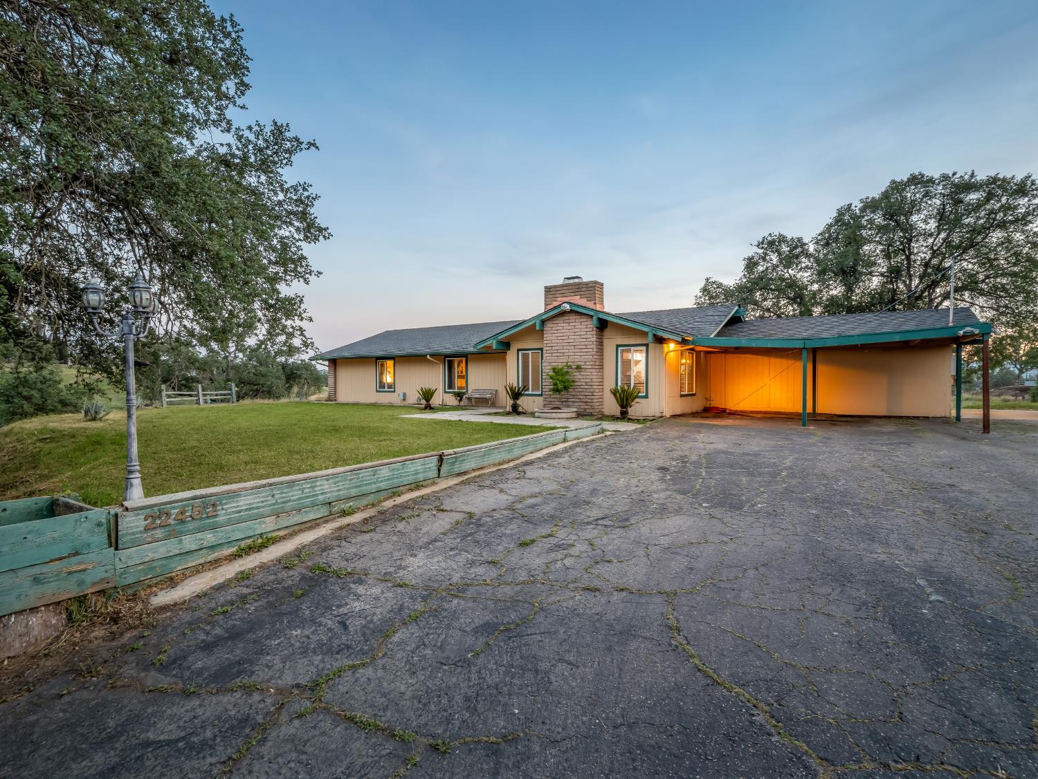 22452 Goldrush Ln, Clovis, CA 93619