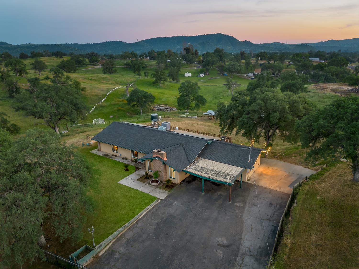 22452 Goldrush Ln, Clovis, CA 93619