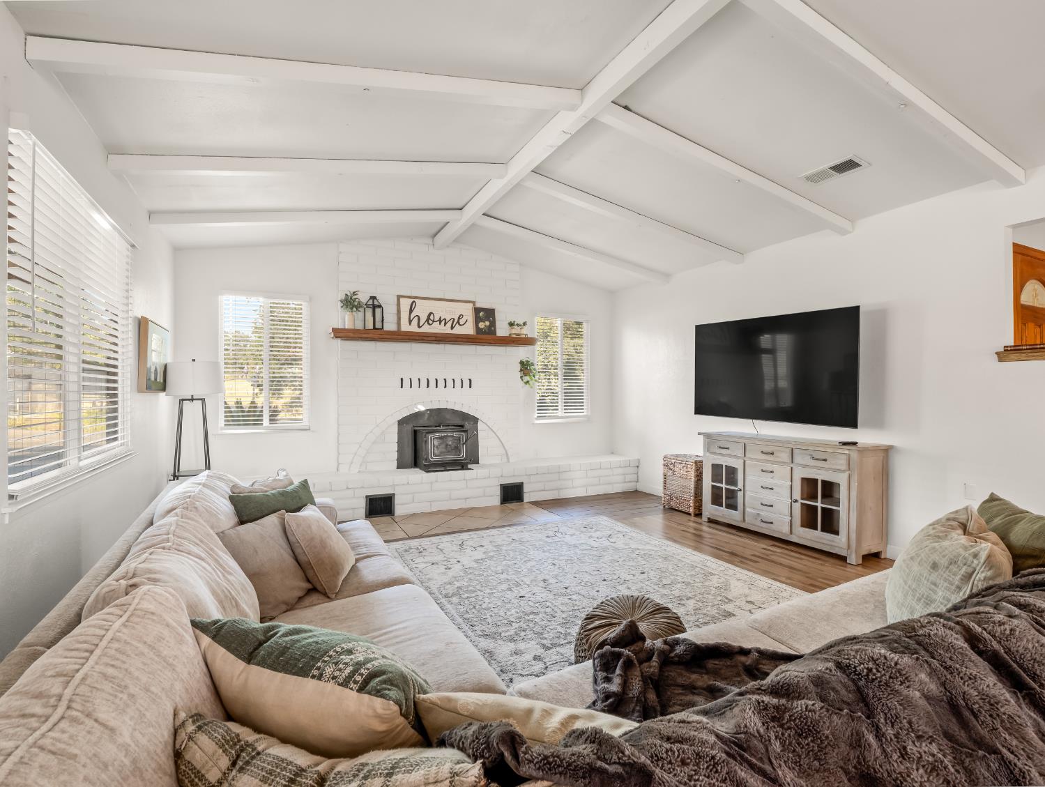 22452 Goldrush Ln, Clovis, CA 93619