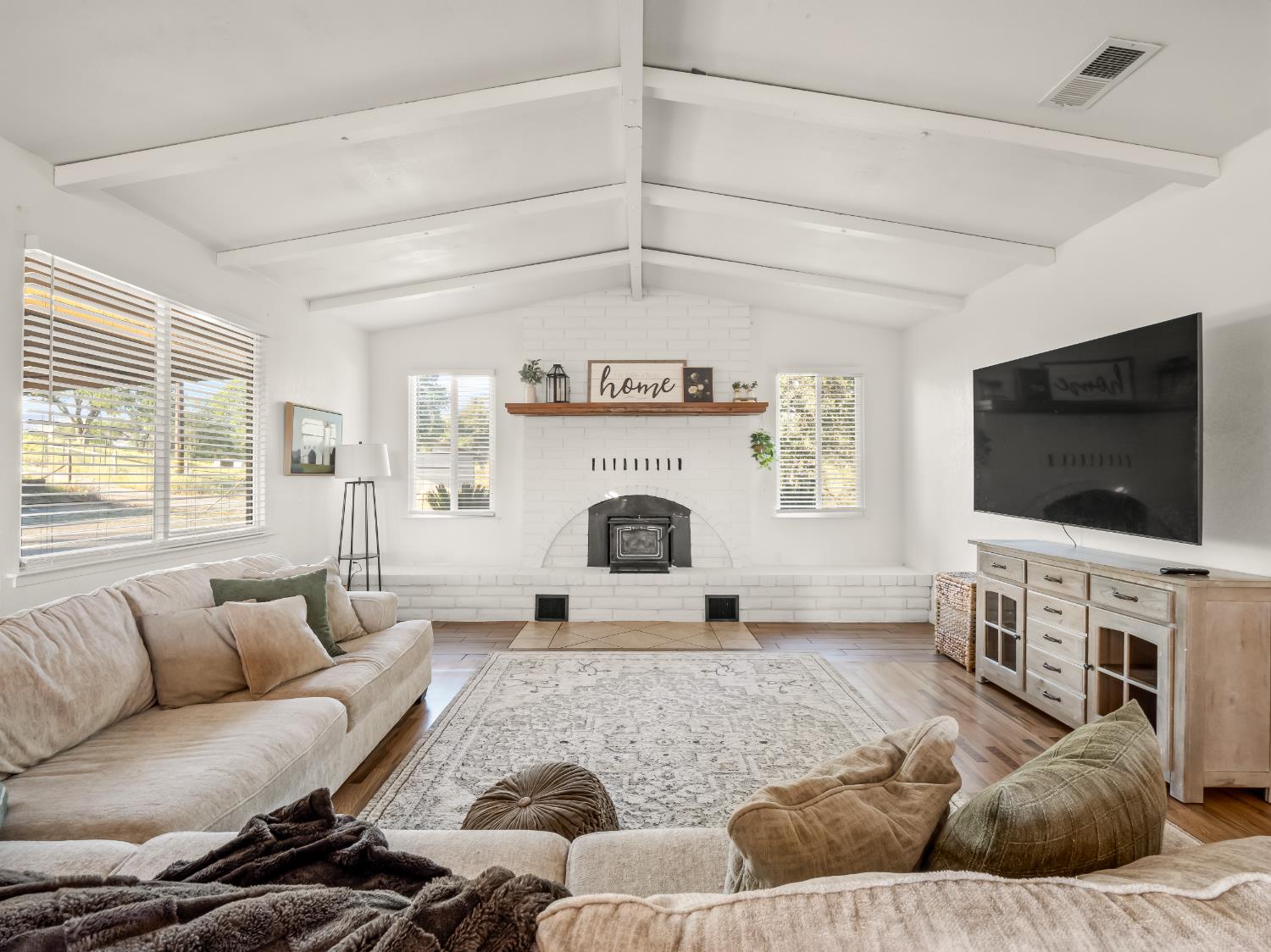 22452 Goldrush Ln, Clovis, CA 93619