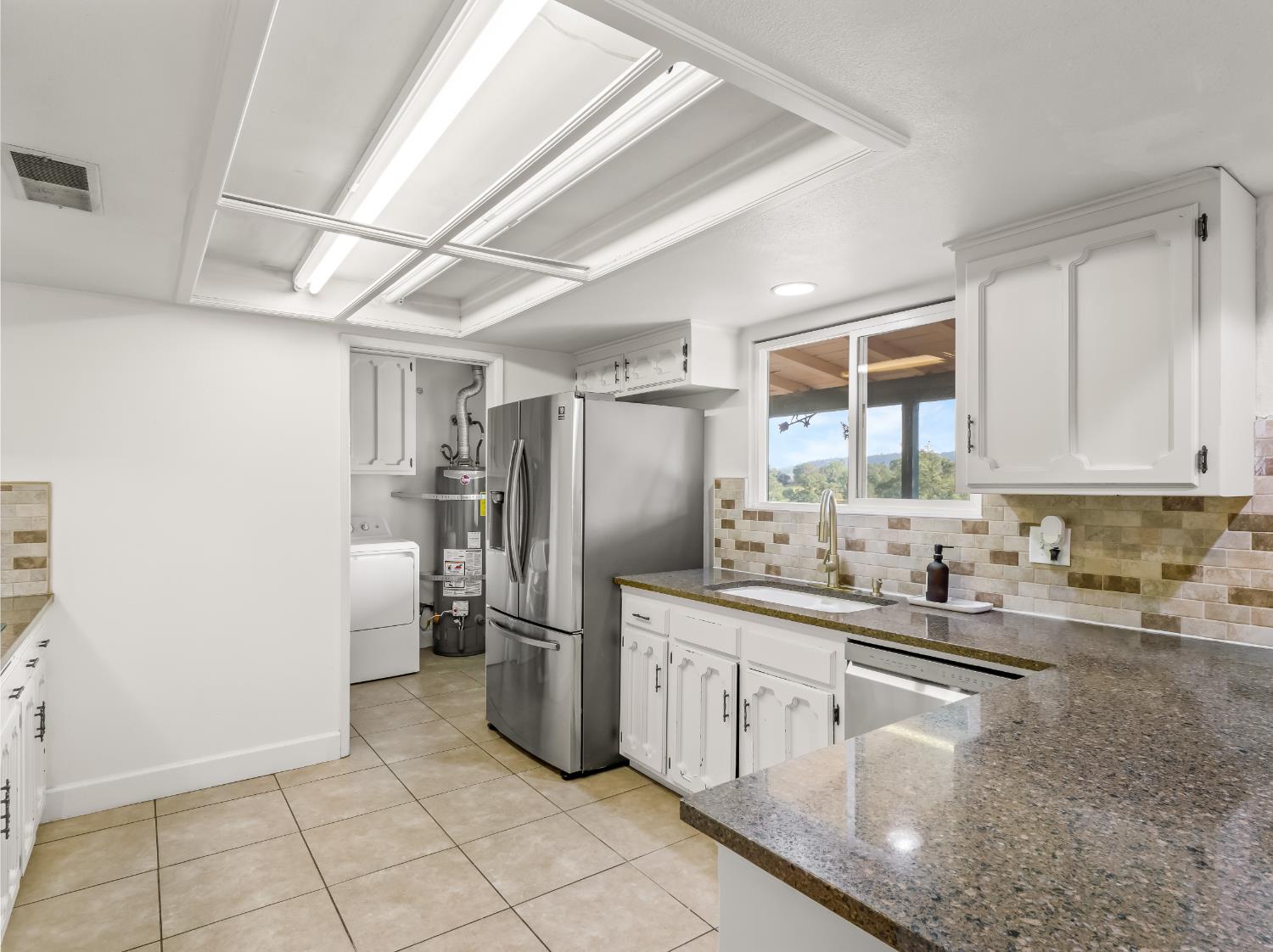 22452 Goldrush Ln, Clovis, CA 93619