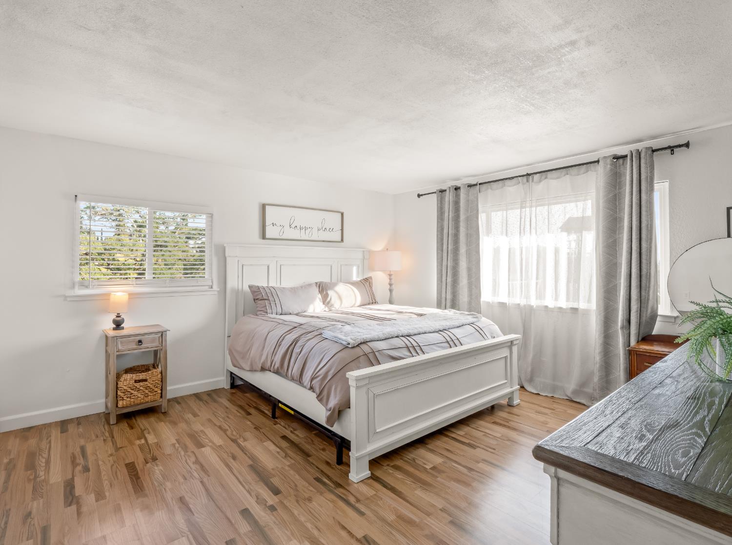 22452 Goldrush Ln, Clovis, CA 93619