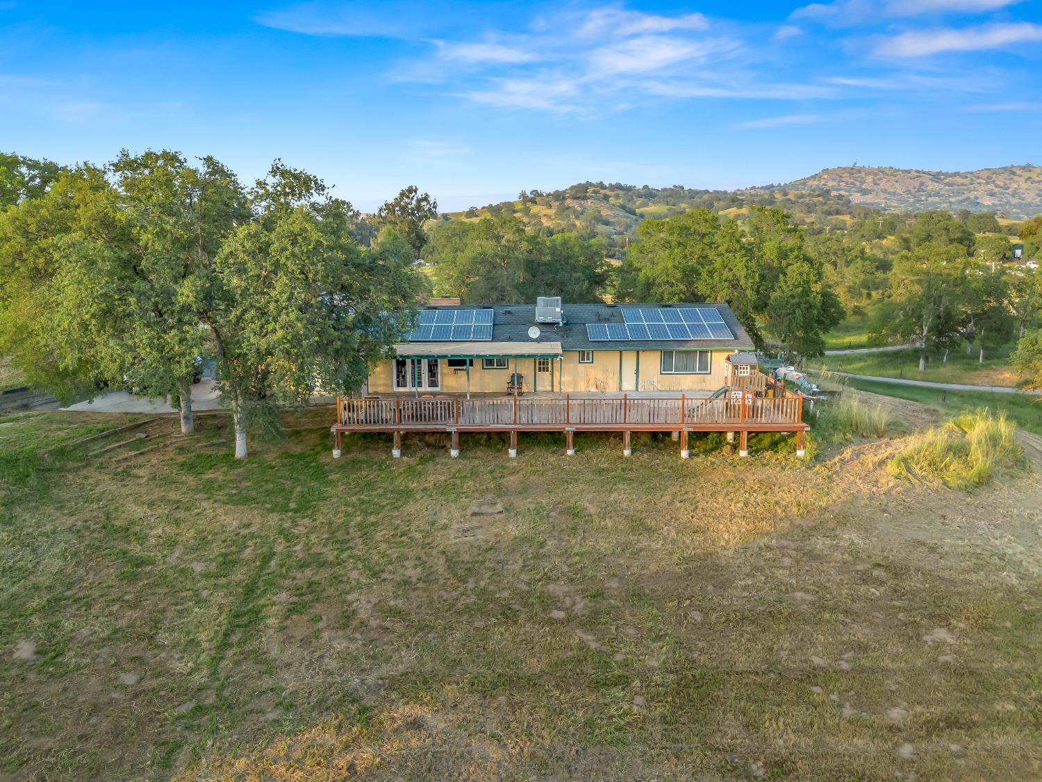 22452 Goldrush Ln, Clovis, CA 93619