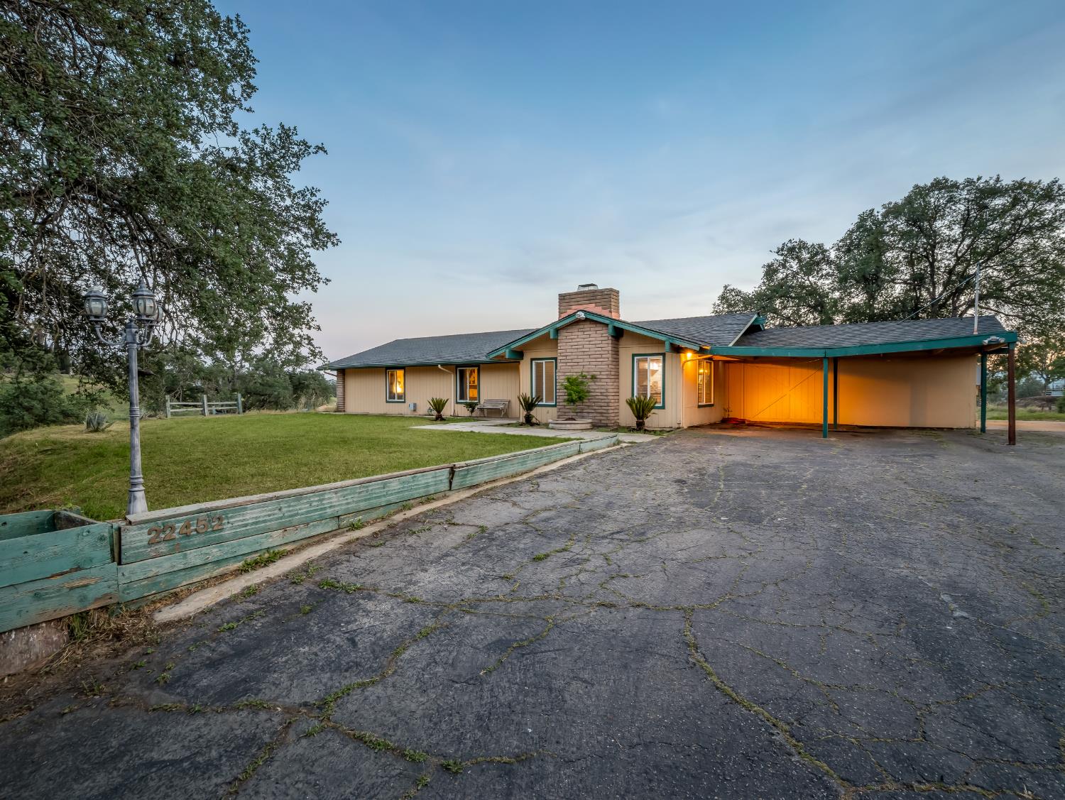 22452 Goldrush Ln, Clovis, CA 93619