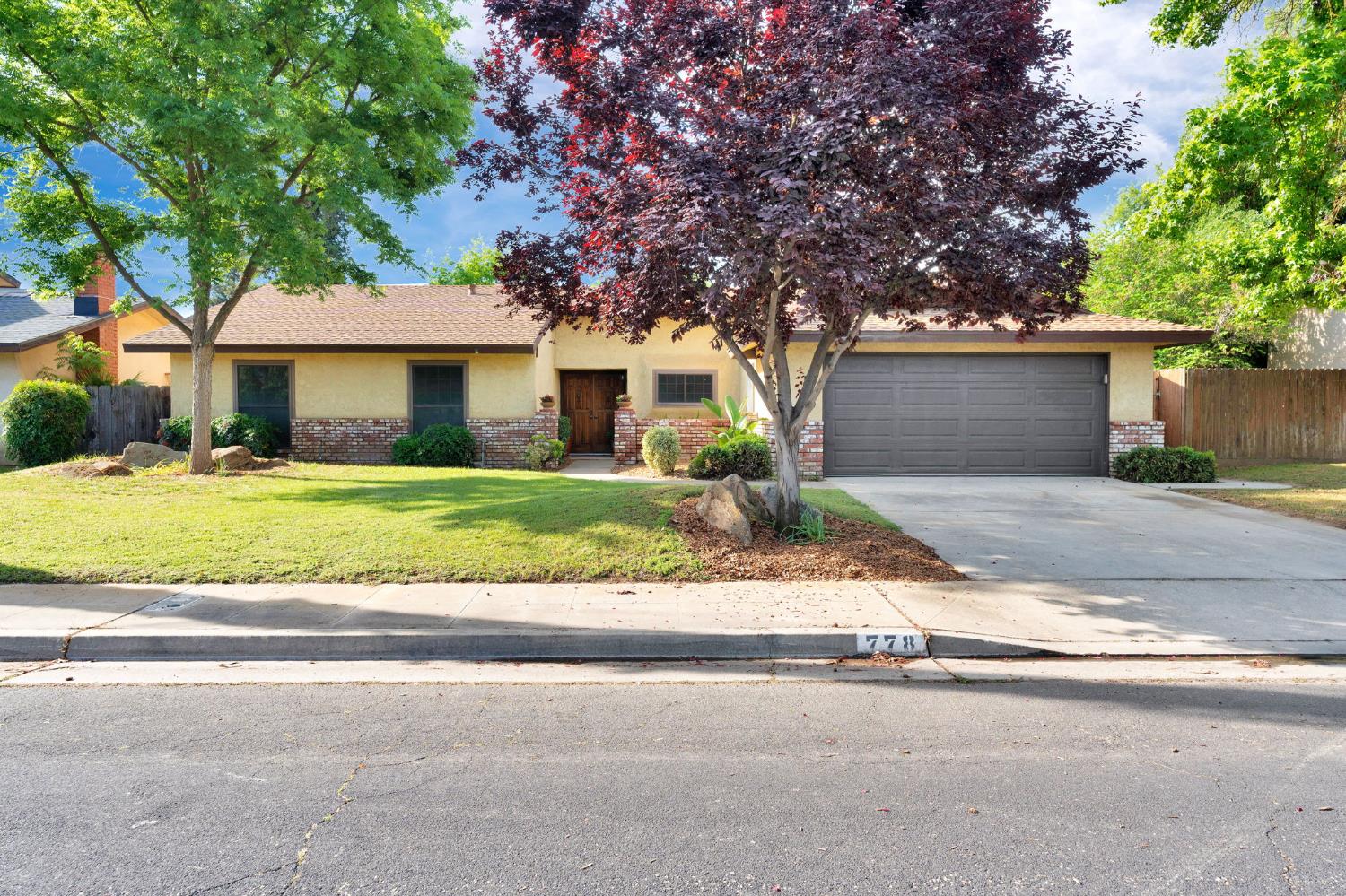 778 W Polson Ave, Clovis, CA 93612