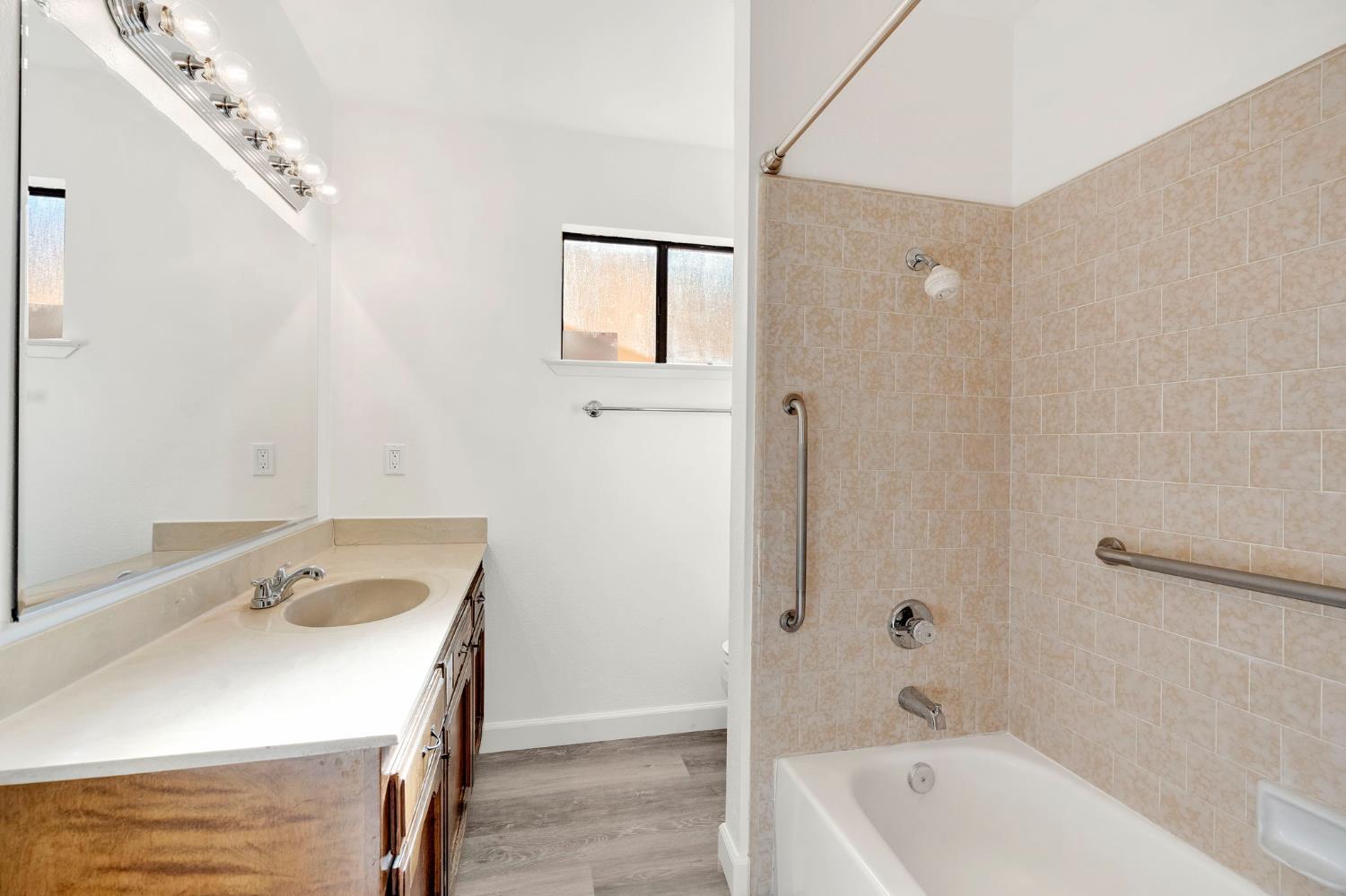 778 W Polson Ave, Clovis, CA 93612