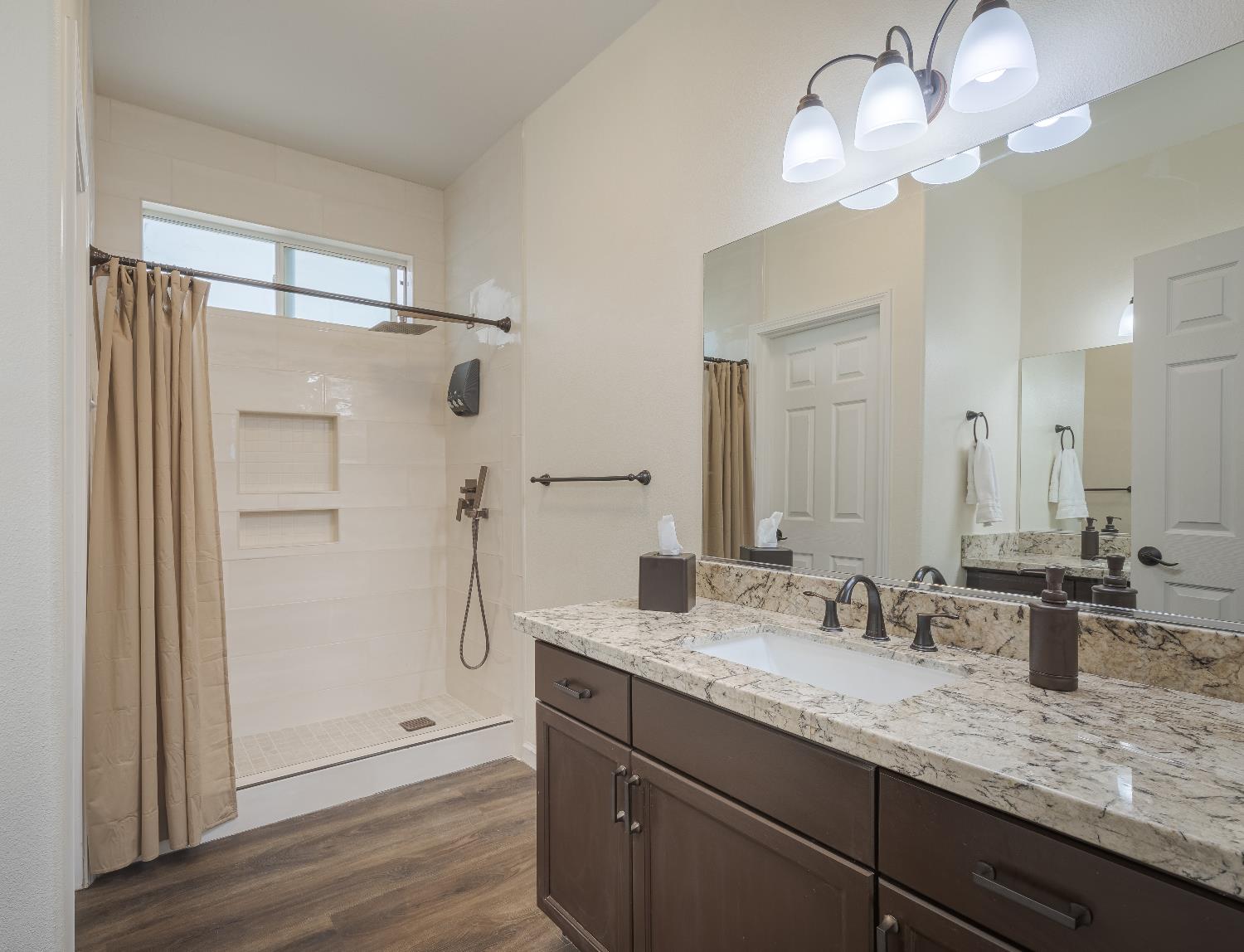 2222 Carson Ave, Clovis, CA 93611