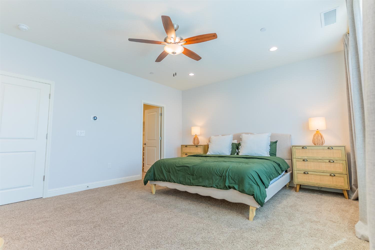 4176 Twain Ave, Clovis, CA 93619