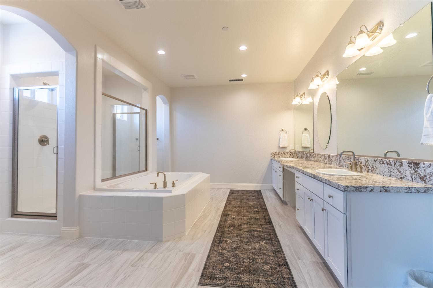 4176 Twain Ave, Clovis, CA 93619