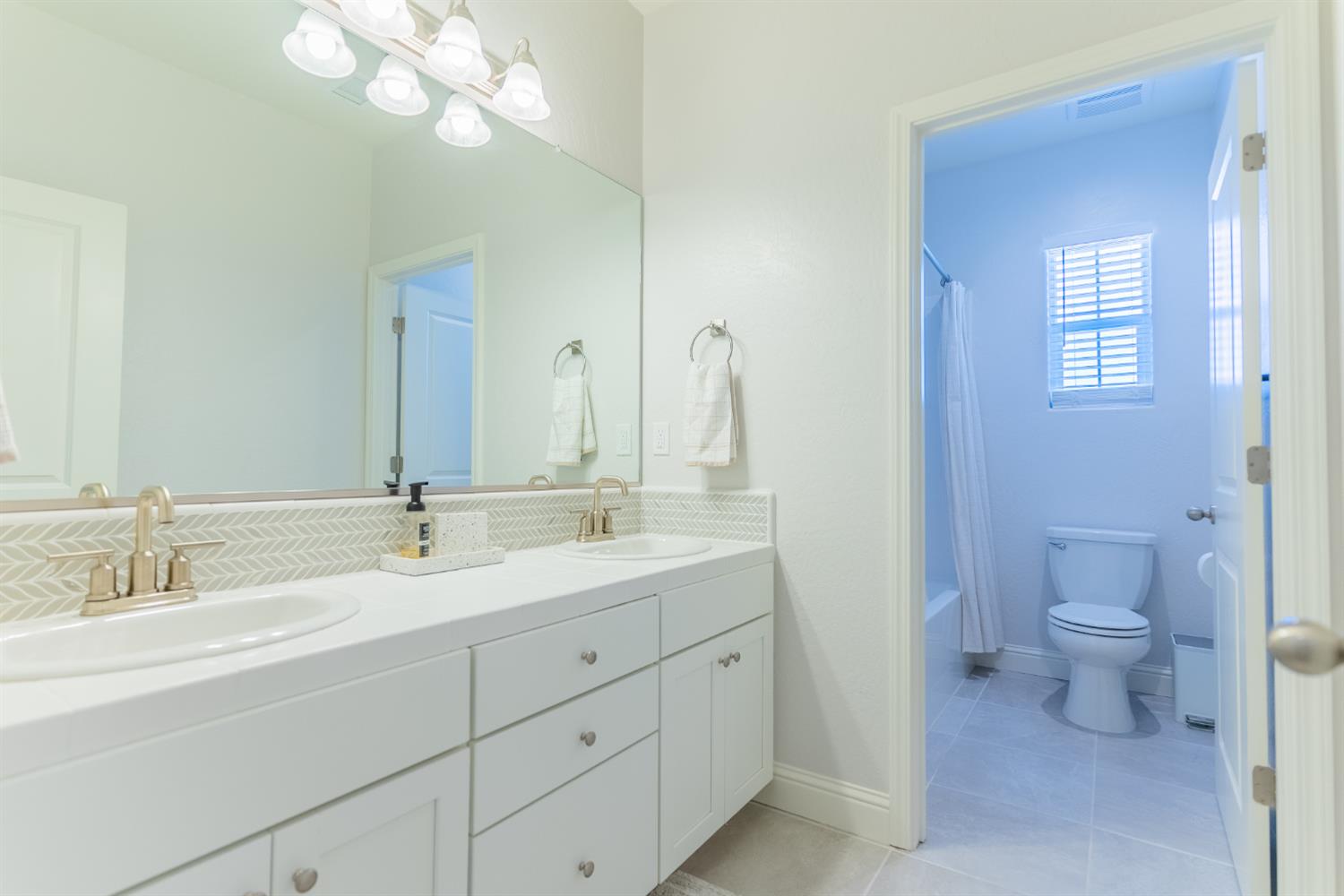 4176 Twain Ave, Clovis, CA 93619