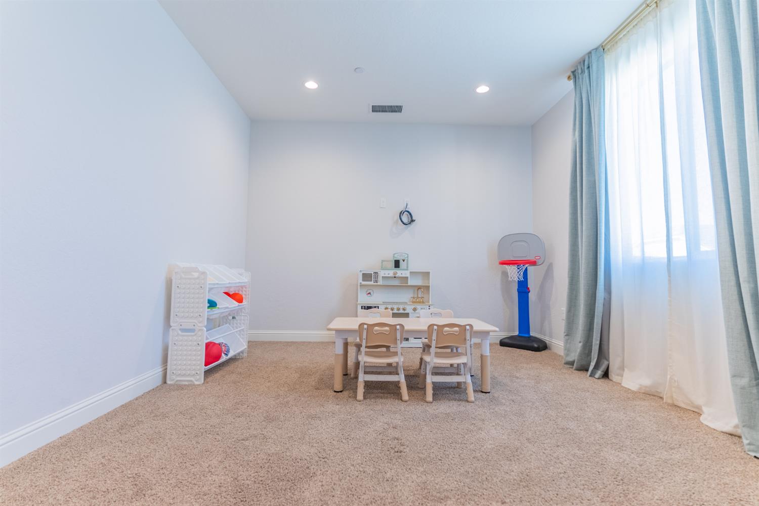 4176 Twain Ave, Clovis, CA 93619