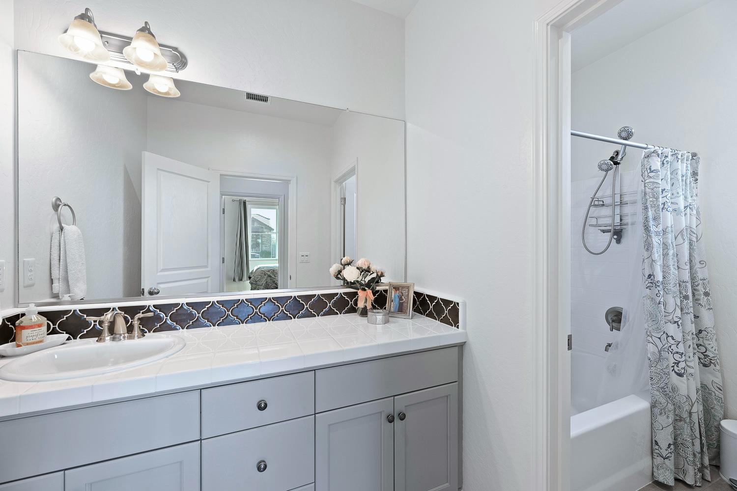 1006 La Canada Ave, Clovis, CA 93619