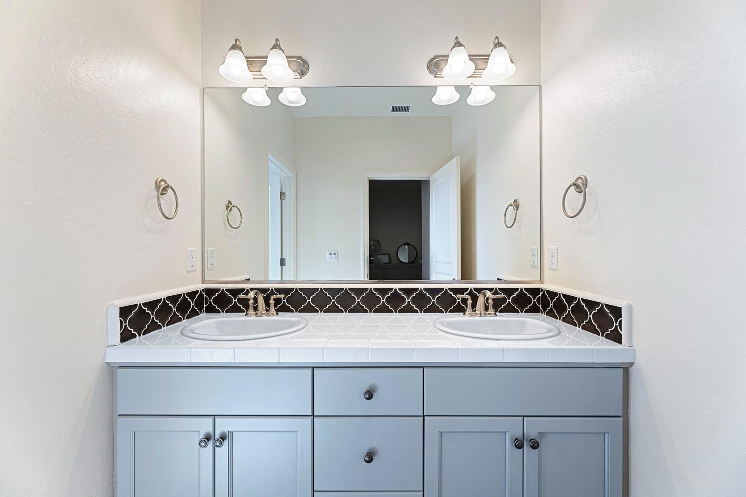 1006 La Canada Ave, Clovis, CA 93619