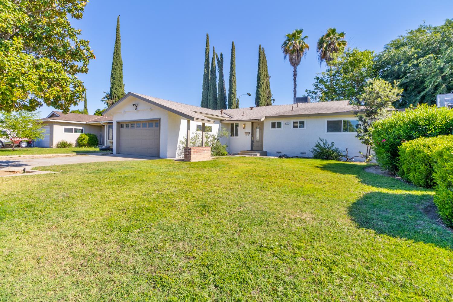 896 W Holland Ave, Clovis, CA 93612
