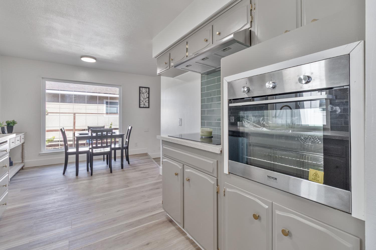 896 W Holland Ave, Clovis, CA 93612