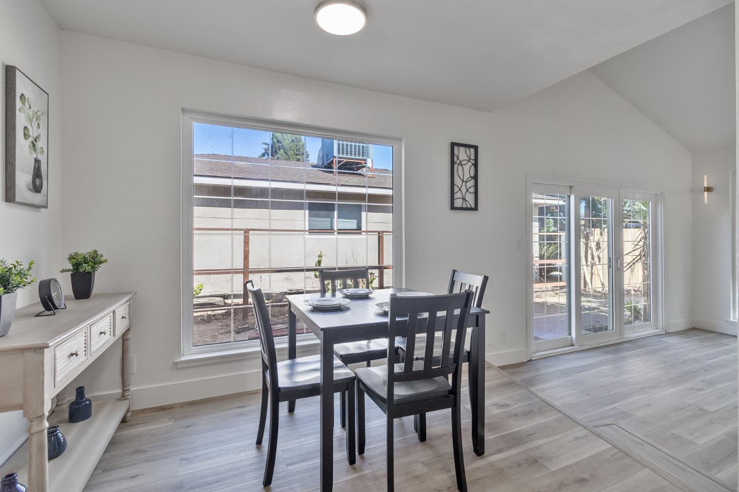 896 W Holland Ave, Clovis, CA 93612