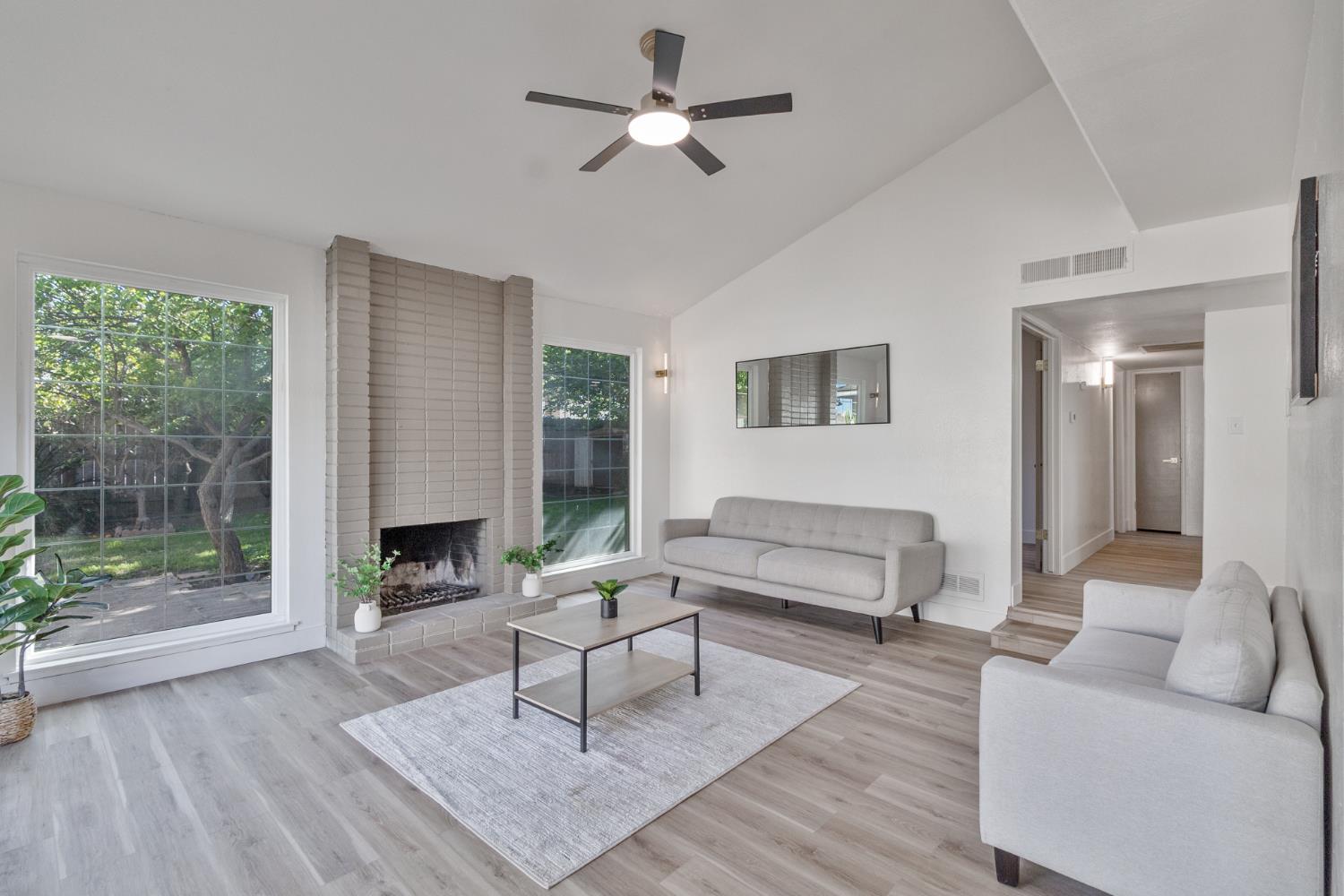 896 W Holland Ave, Clovis, CA 93612