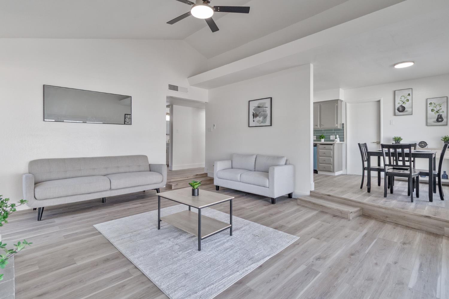 896 W Holland Ave, Clovis, CA 93612