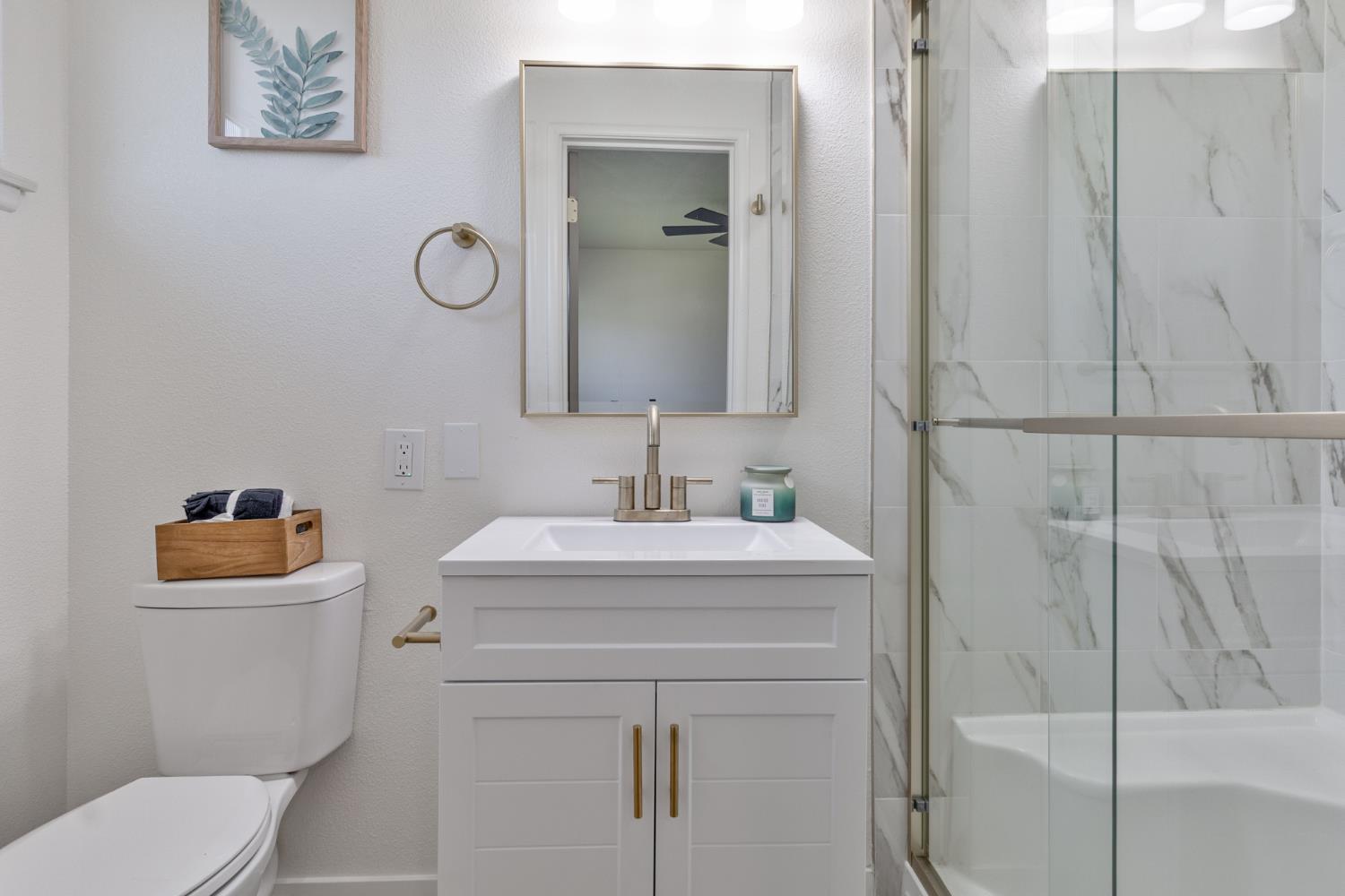 896 W Holland Ave, Clovis, CA 93612