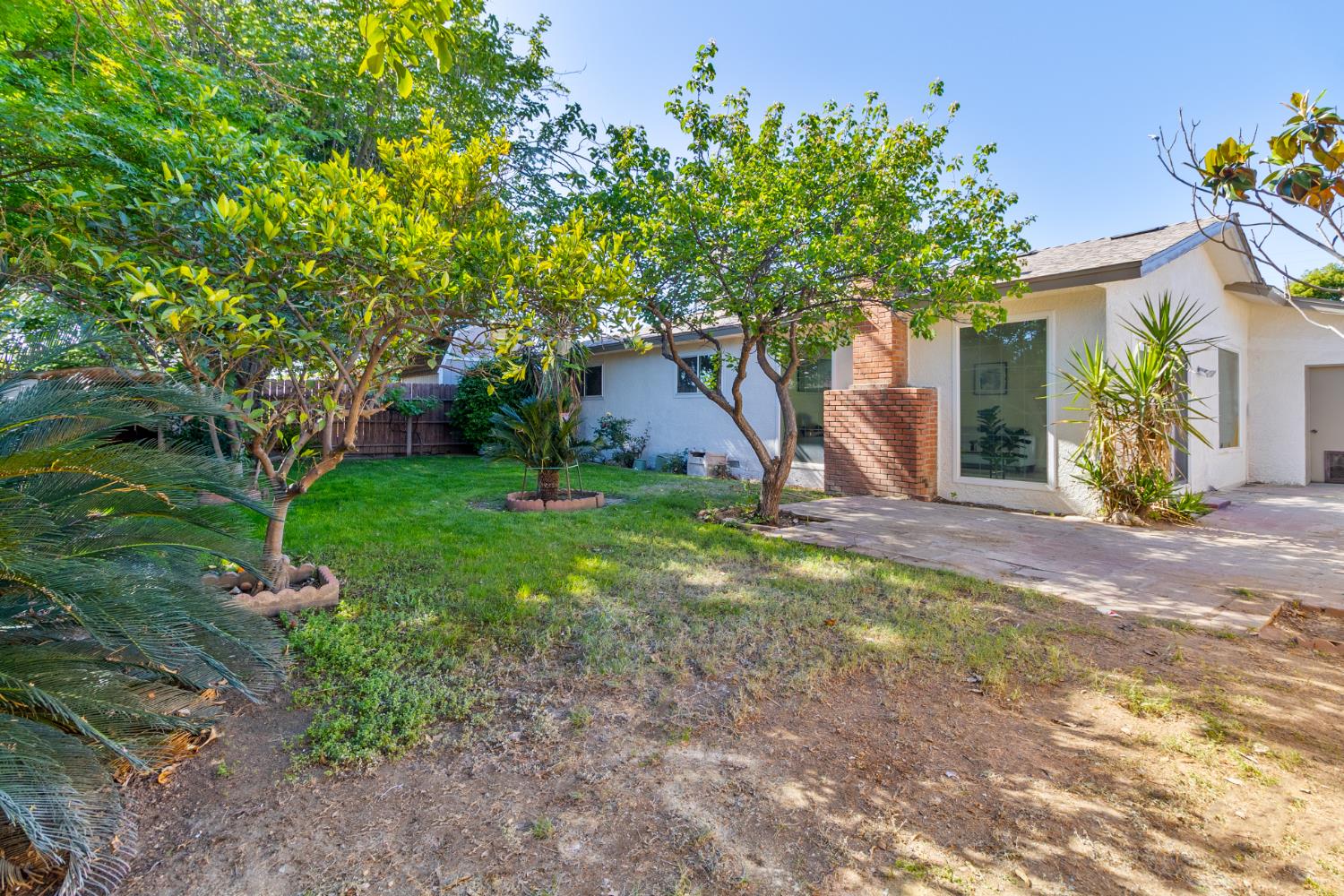 896 W Holland Ave, Clovis, CA 93612