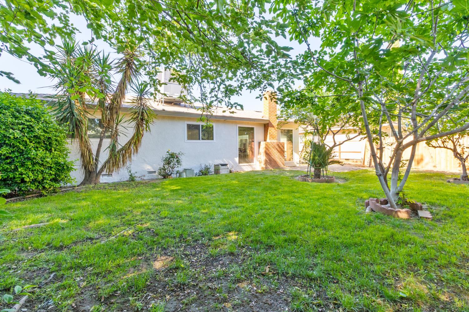 896 W Holland Ave, Clovis, CA 93612