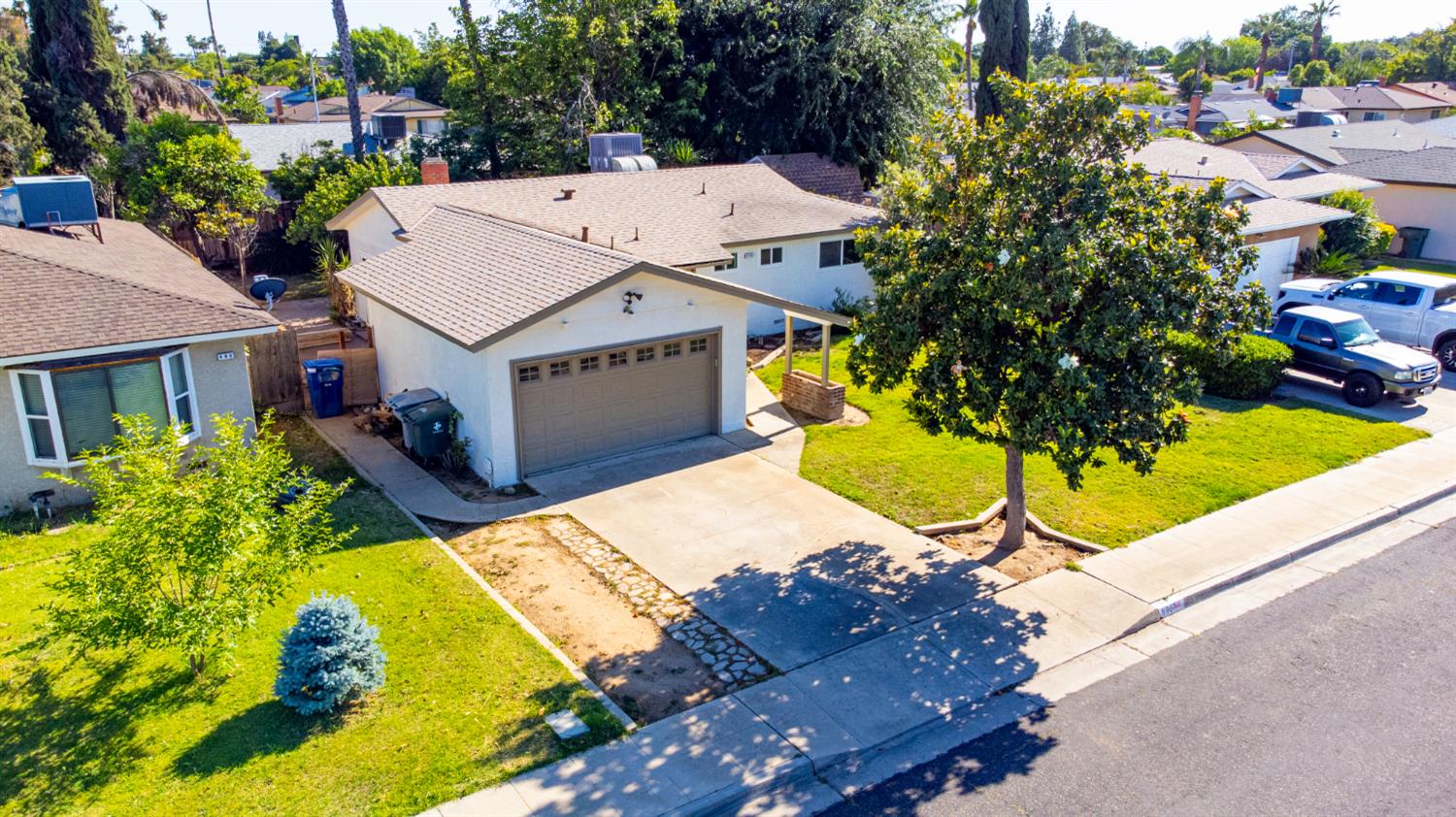 896 W Holland Ave, Clovis, CA 93612