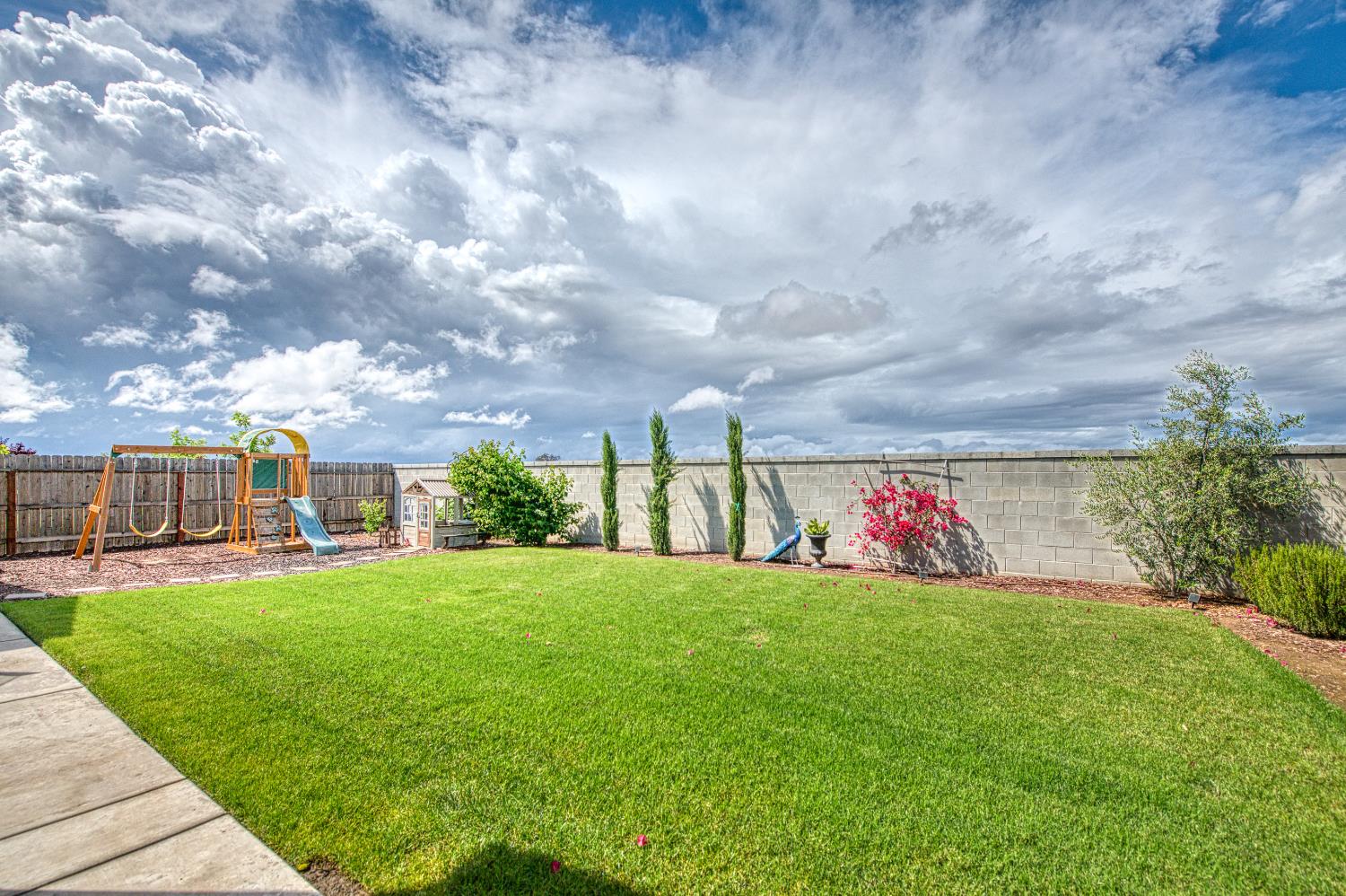 467 Heirloom Ln, Clovis, CA 93619