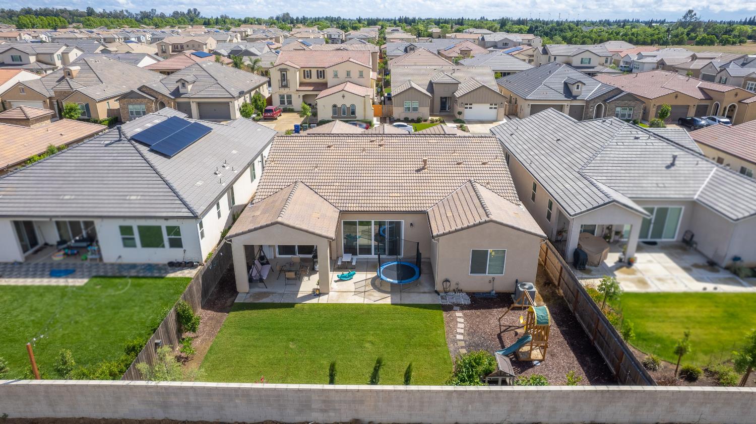 467 Heirloom Ln, Clovis, CA 93619