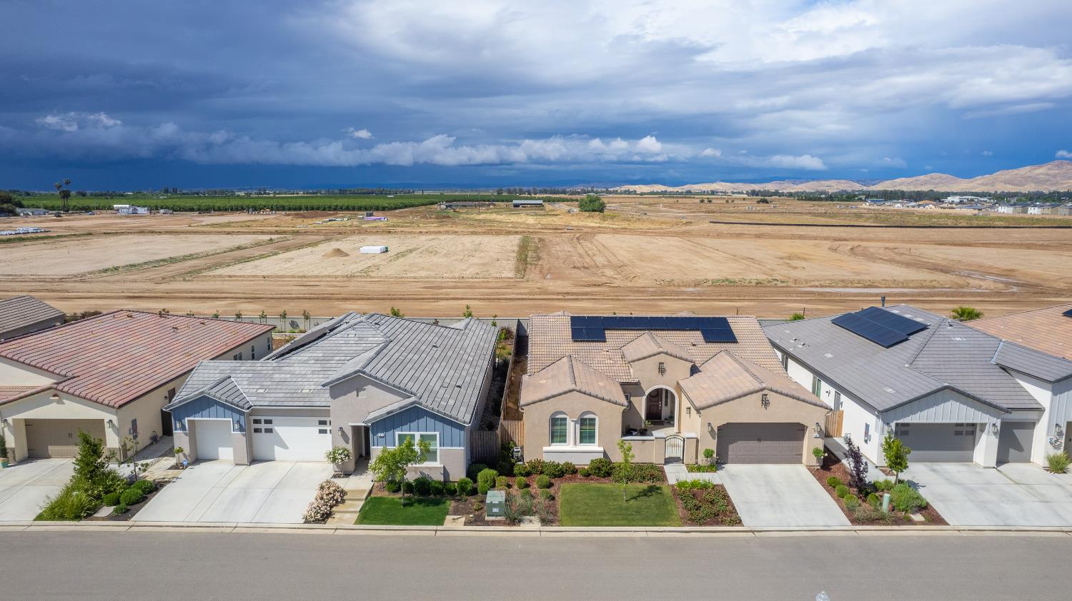 467 Heirloom Ln, Clovis, CA 93619
