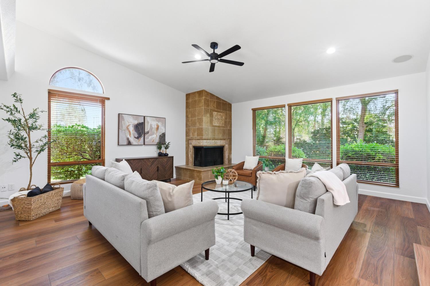 12780 Auberry Rd, Clovis, CA 93619
