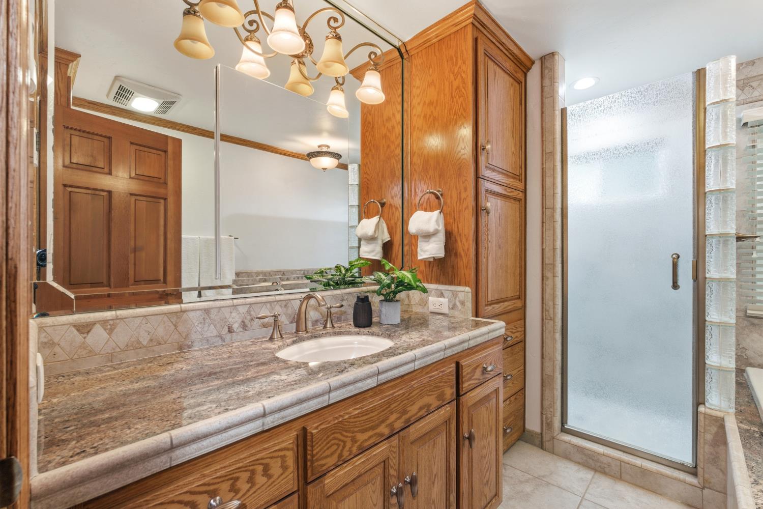 12780 Auberry Rd, Clovis, CA 93619