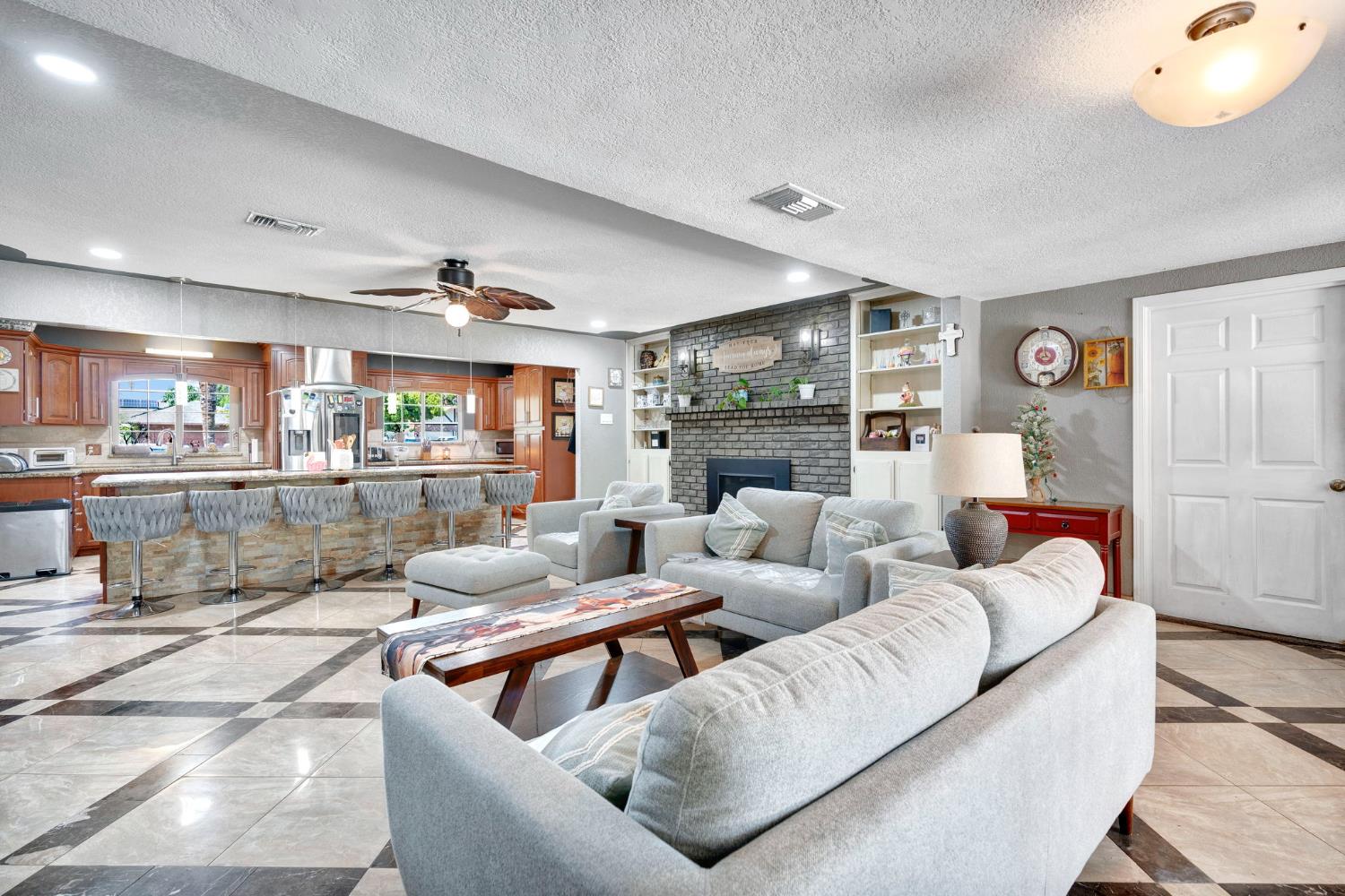 1758 Barstow Ave, Clovis, CA 93611