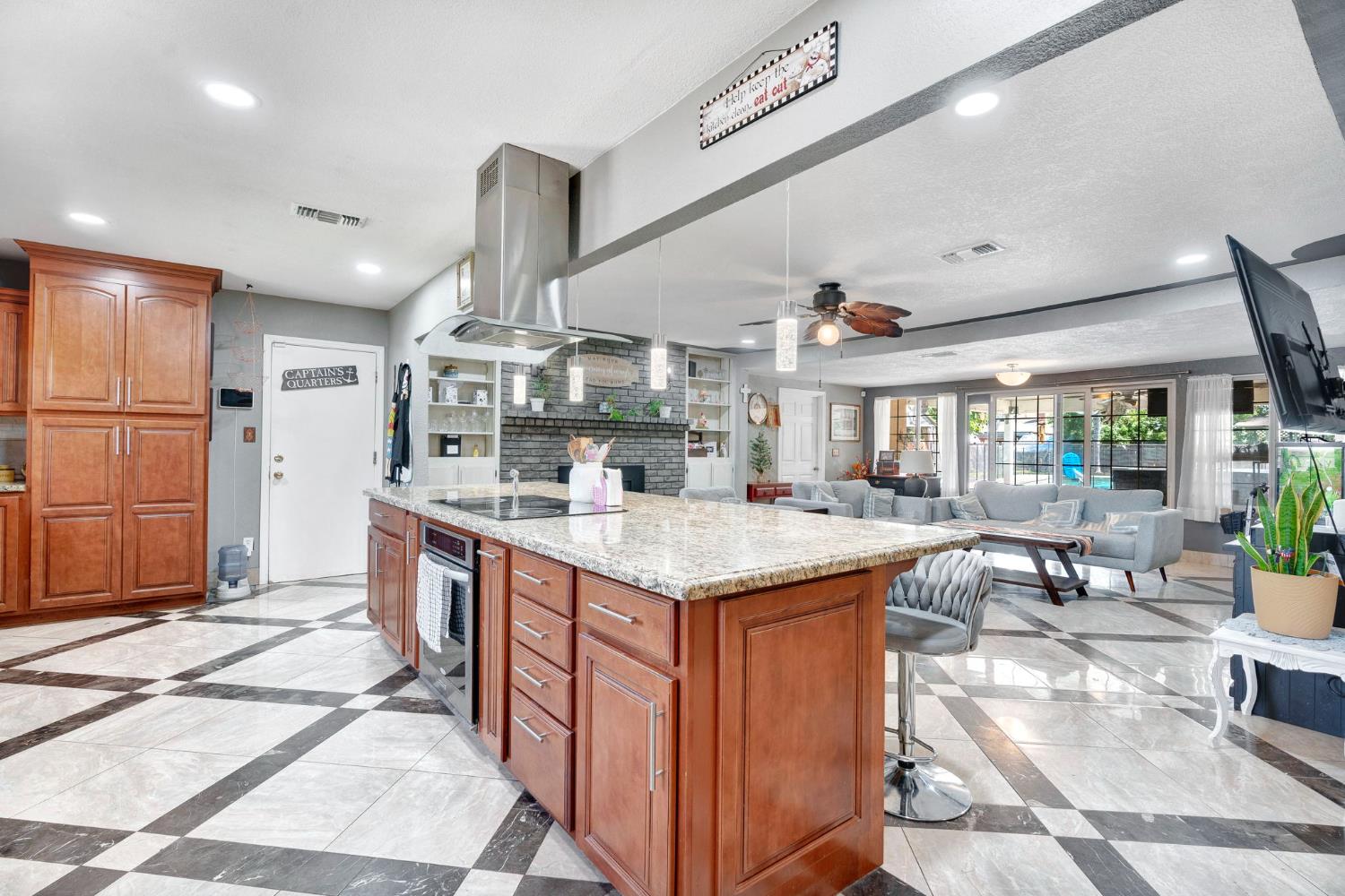 1758 Barstow Ave, Clovis, CA 93611