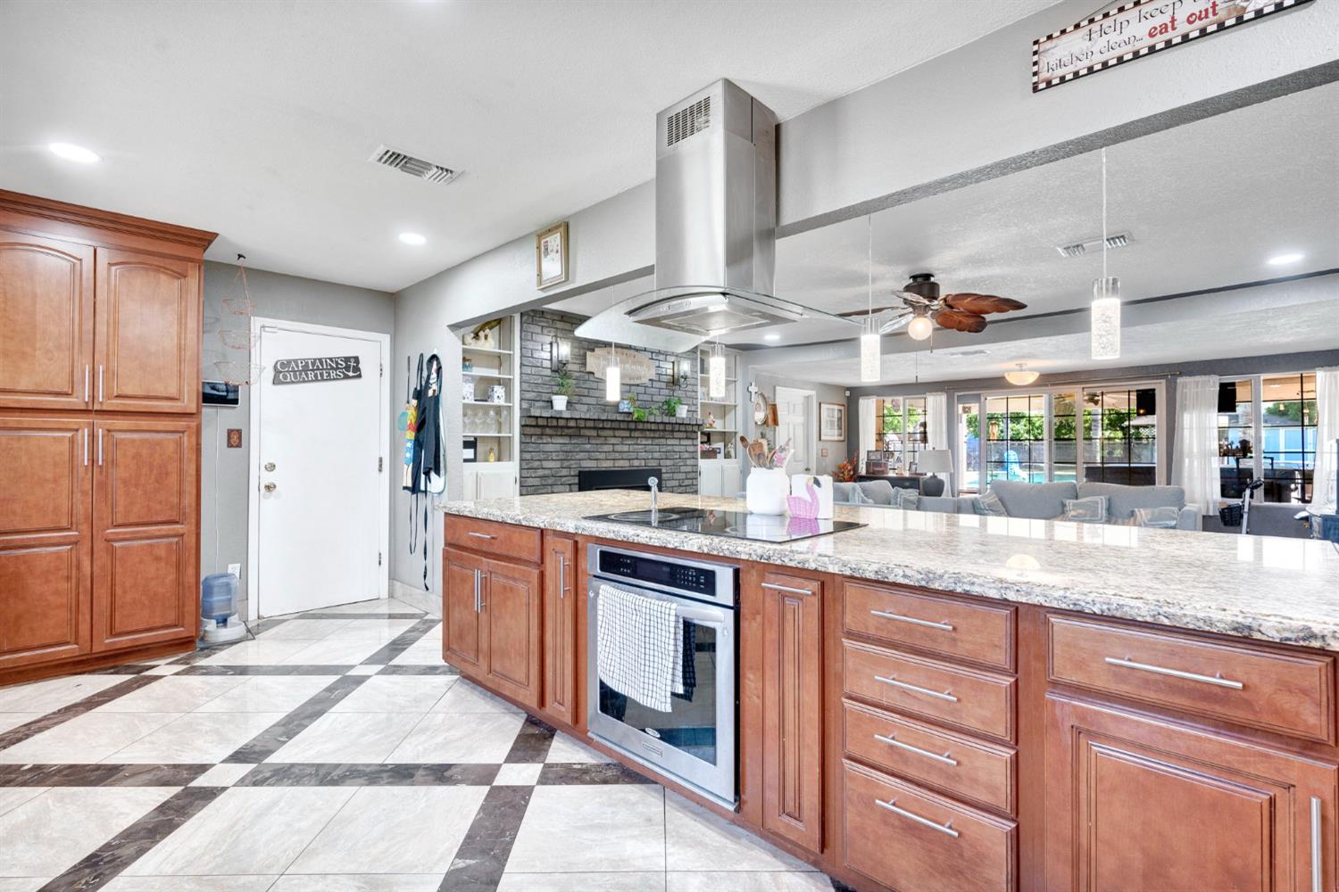 1758 Barstow Ave, Clovis, CA 93611