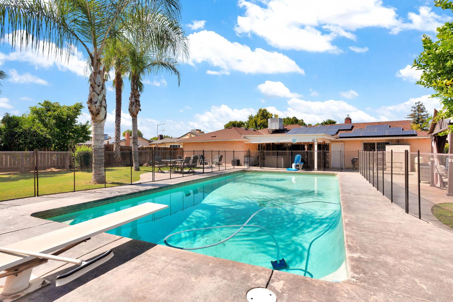 1758 Barstow Ave, Clovis, CA 93611