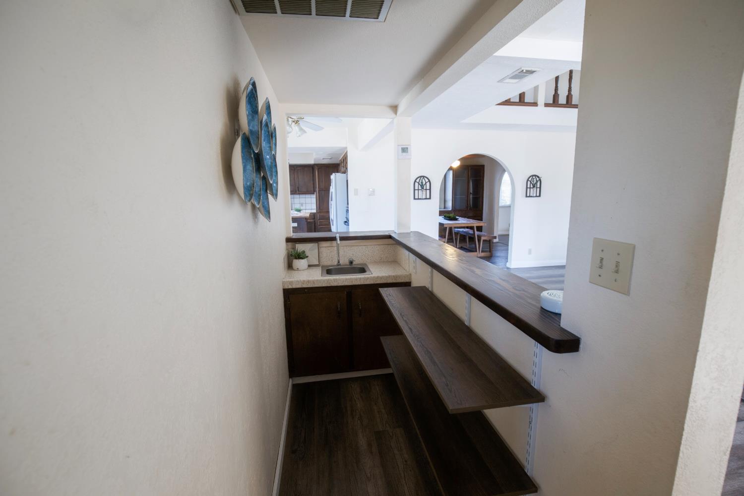 9569 E Olive Ave, Sanger, CA 93657