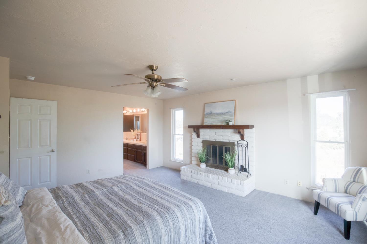 9569 E Olive Ave, Sanger, CA 93657