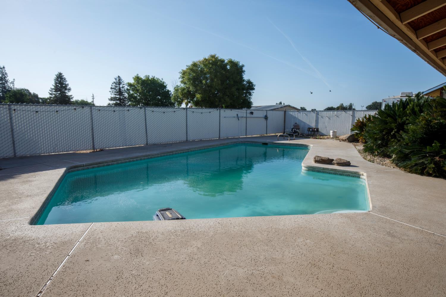 9569 E Olive Ave, Sanger, CA 93657