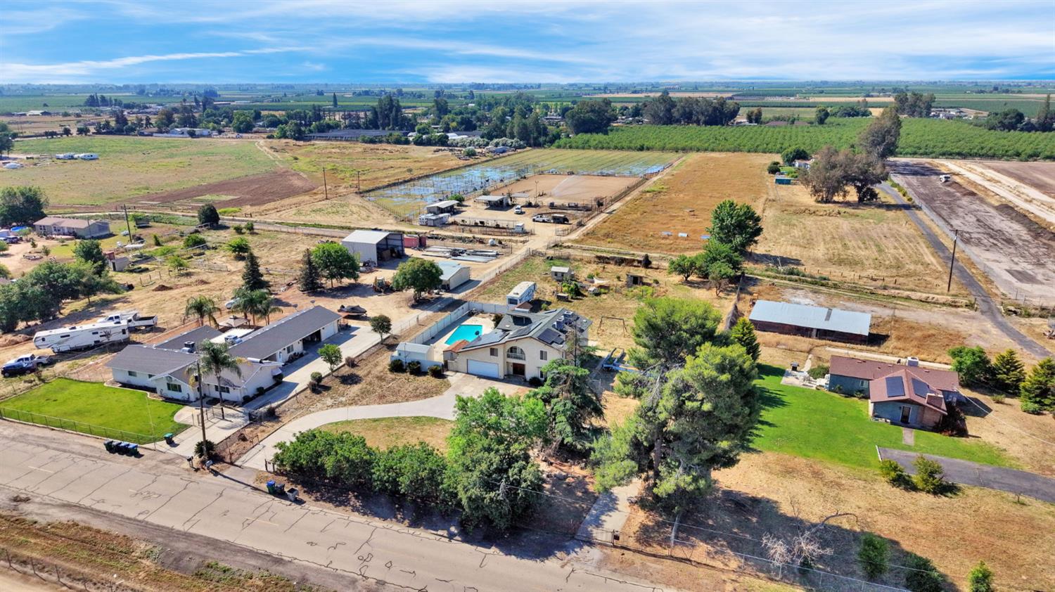 9569 E Olive Ave, Sanger, CA 93657