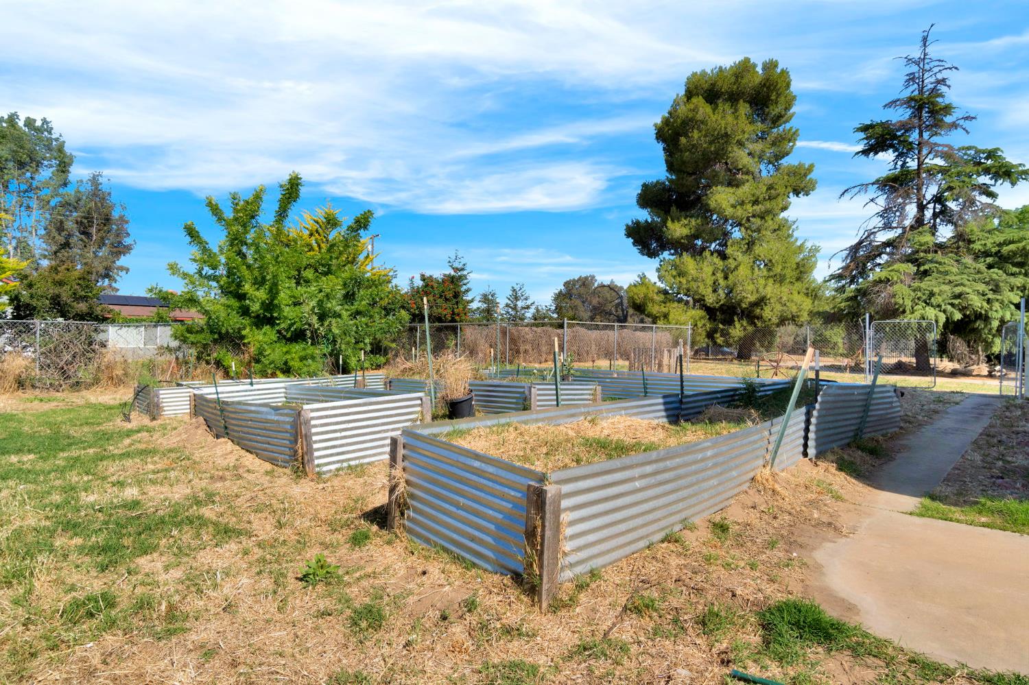 9569 E Olive Ave, Sanger, CA 93657