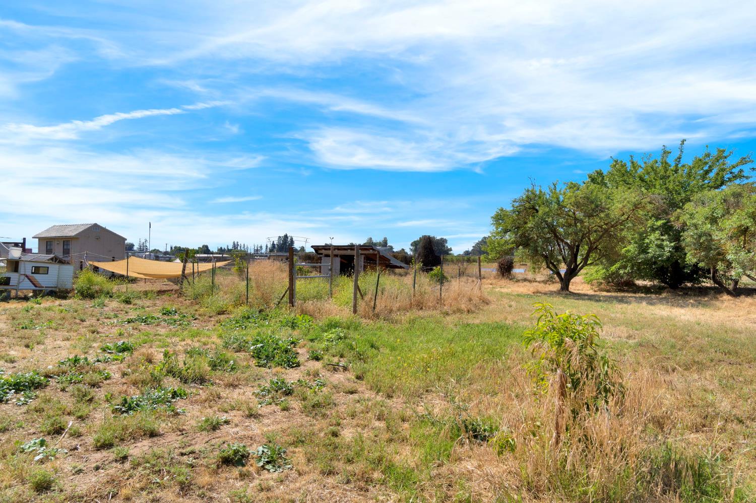 9569 E Olive Ave, Sanger, CA 93657